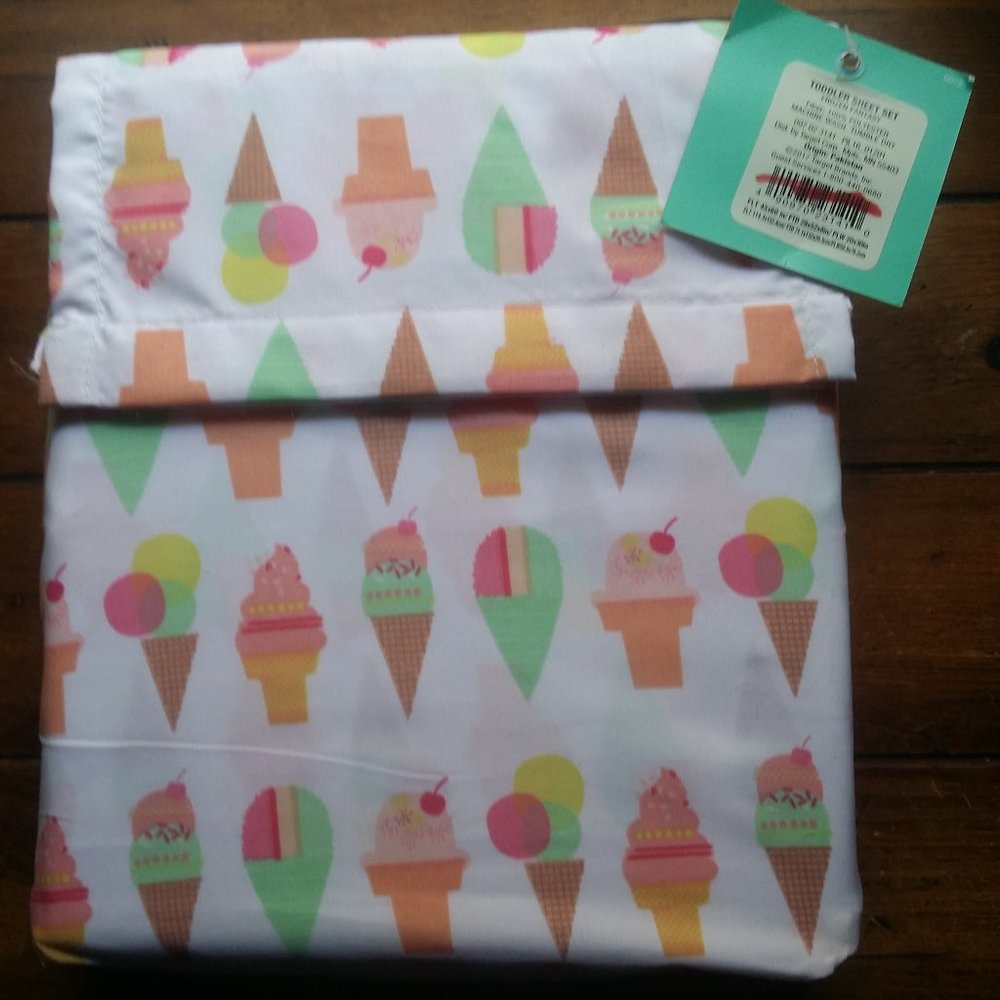 New Pillowfort Frozen Fantasy Toddler Sheet Set